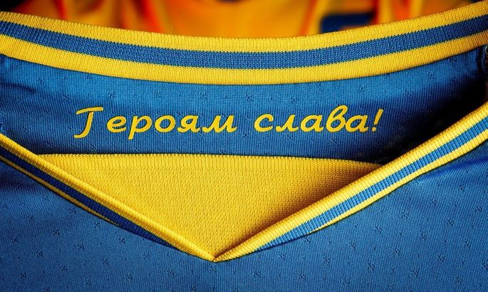 Deutsche Welle: Запрет УЕФА лозунга "Героям слава!" только сплотит украинцев